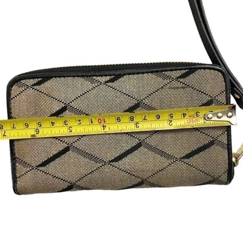 Fossil gray and black wristlet wallet
